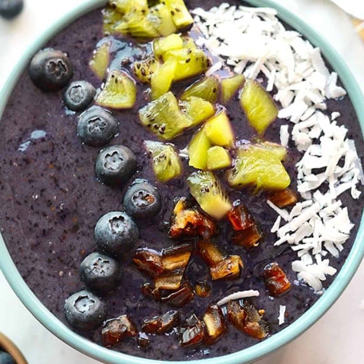 Blueberry Date Smoothie: Your Fiber-Rich Morning Fix